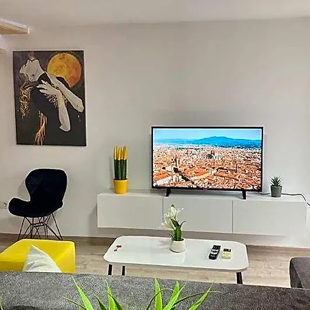 Duplex Near Center 2* 티라나